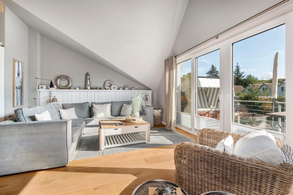 View (from property/room), Balcony/Terrace, Living room, Seating area