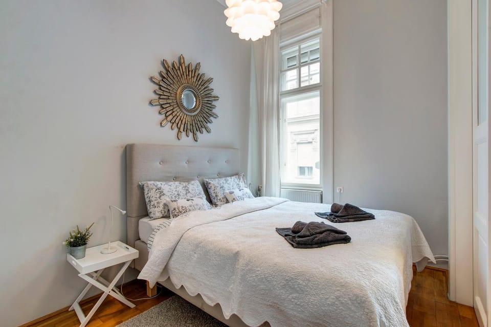 Alma's Romantic Getaway Apartment in Budapest