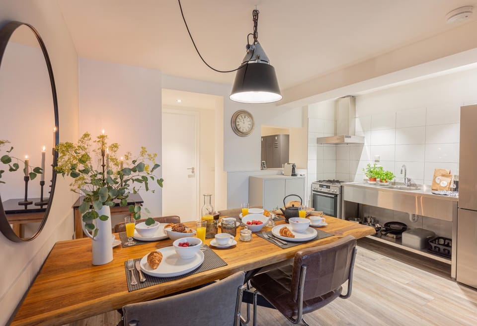 Dining area, kitchen