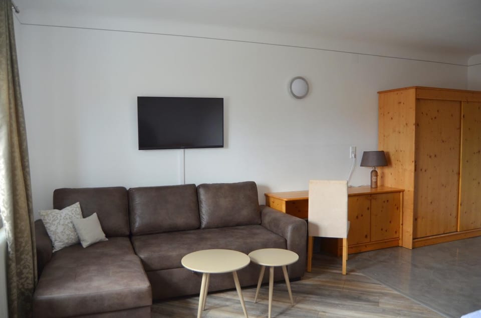 Photo of the whole room, Decorative detail