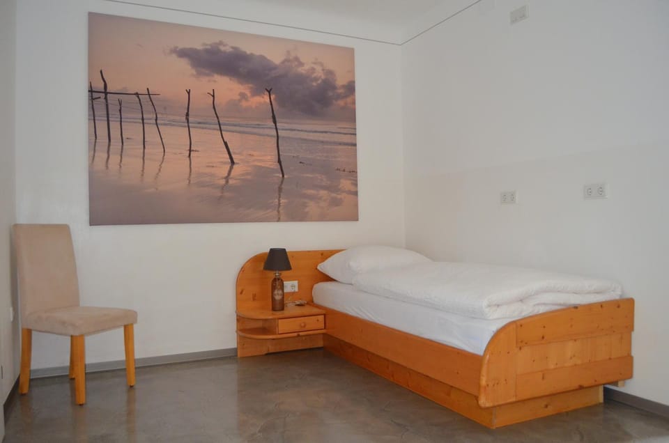 Bed, Photo of the whole room, Decorative detail