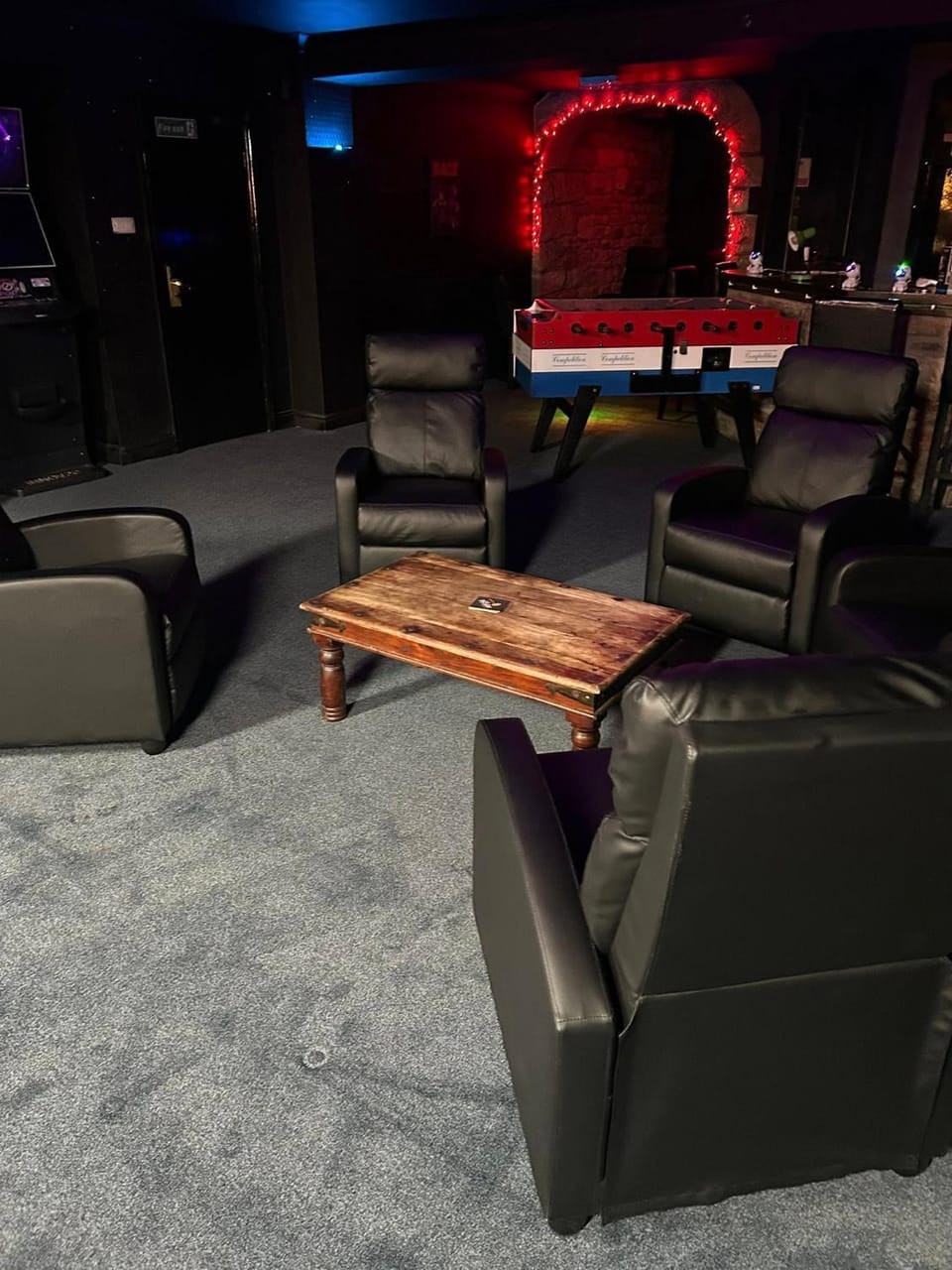 Billiard, Seating area