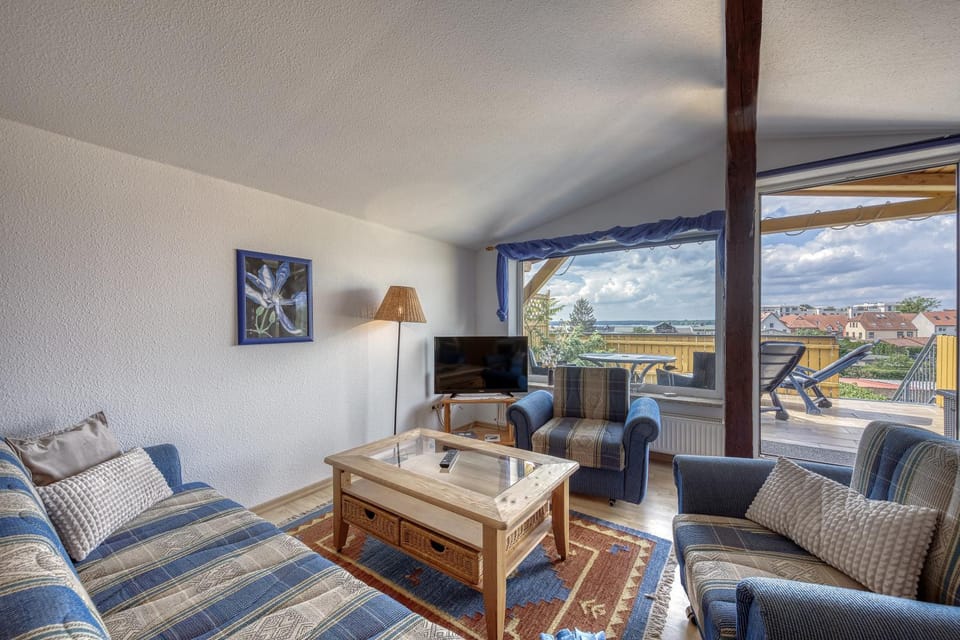 Communal lounge/ TV room, TV and multimedia, Living room