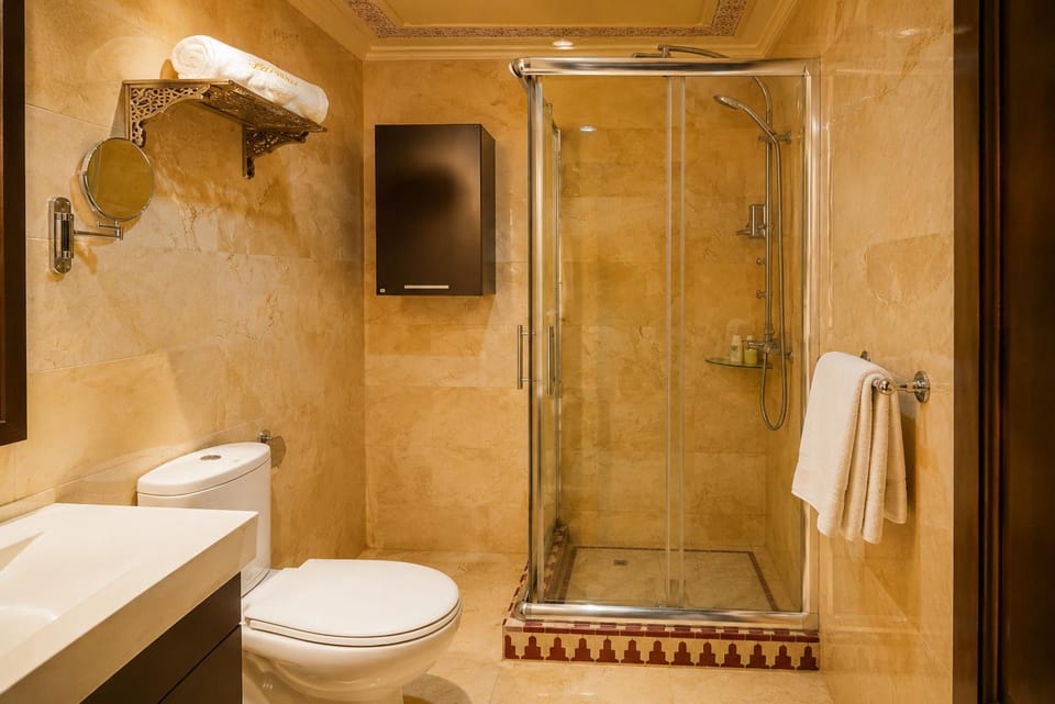 Shower, Toilet, Bathroom, towels