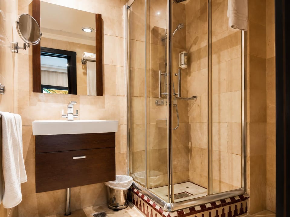 Shower, Bathroom, towels