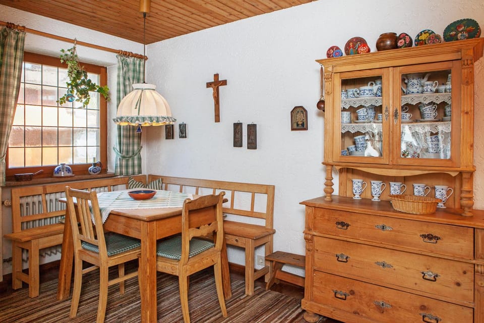 Seating area, Dining area