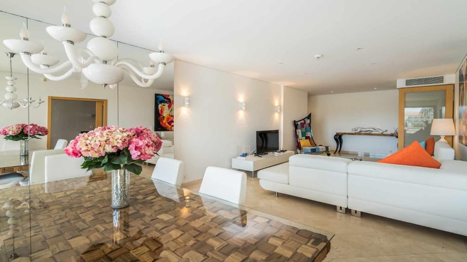 VilamouraSun Aquamar 110 - Pool and Marina View Apartment in Quarteira