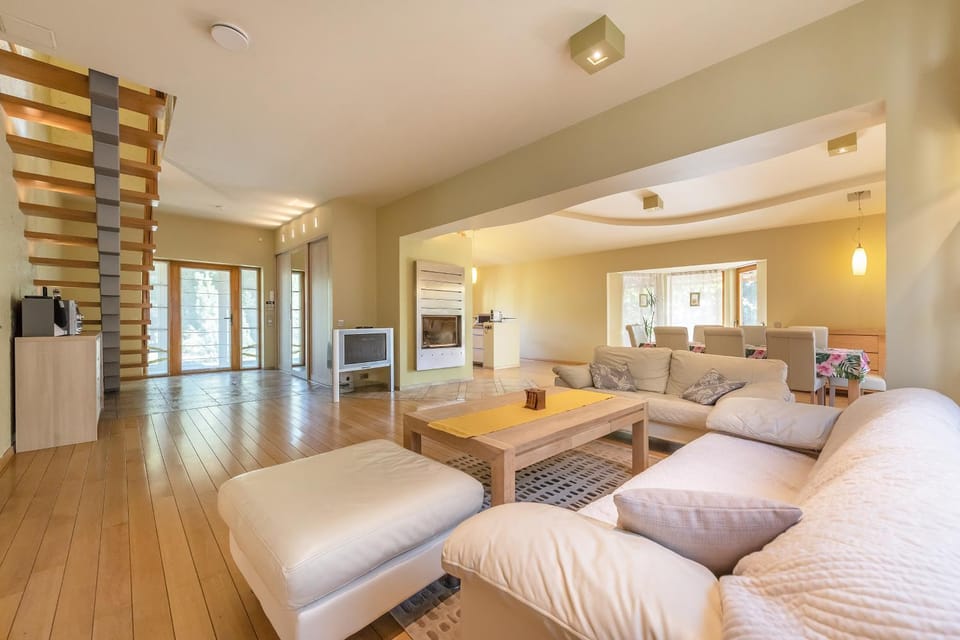 Communal lounge/ TV room, Living room, Lobby or reception, Dining area