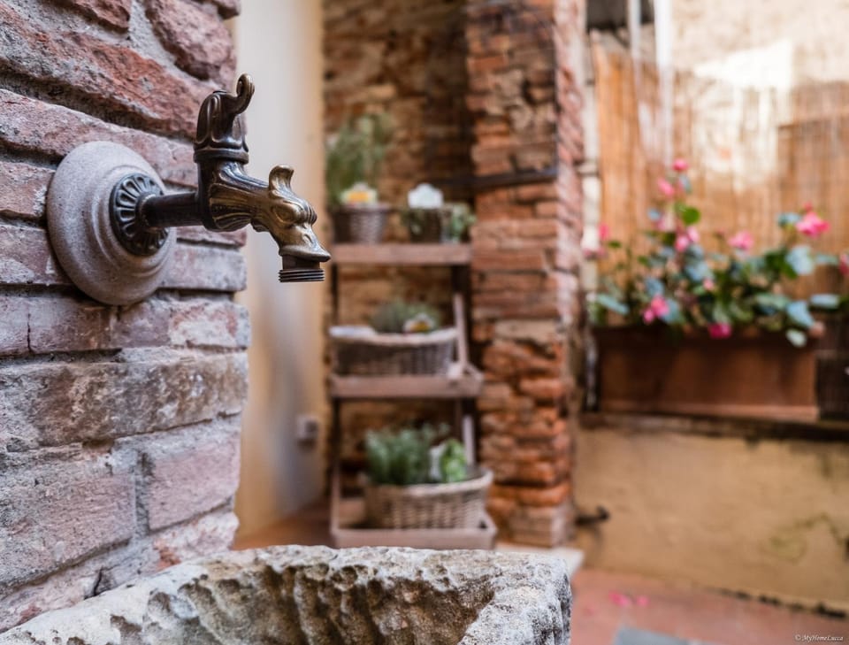 Balcony/Terrace, Decorative detail