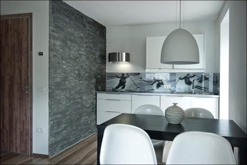 Kitchen or kitchenette, Dining area