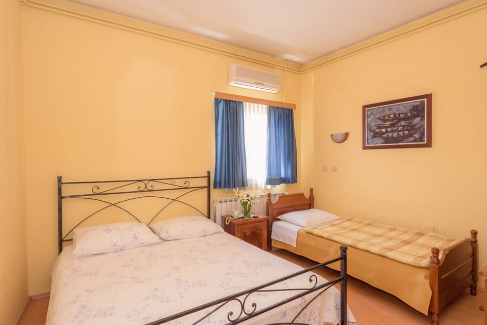 Bed, Bedroom, air conditioner