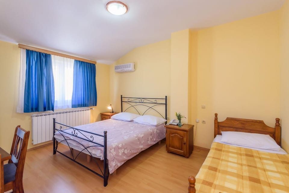 Bed, Bedroom, air conditioner