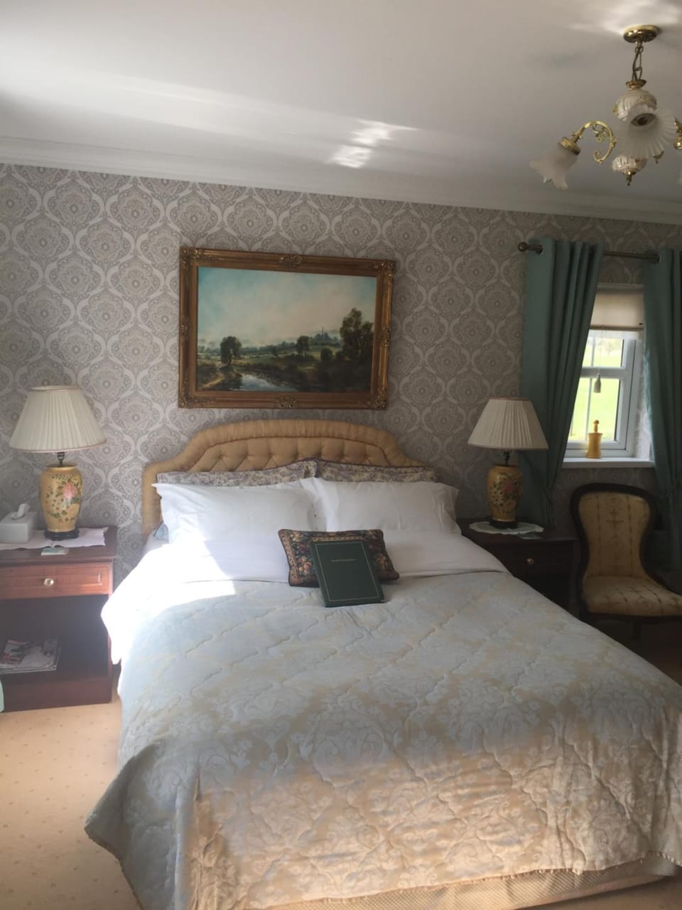 Bed, Photo of the whole room, Decorative detail