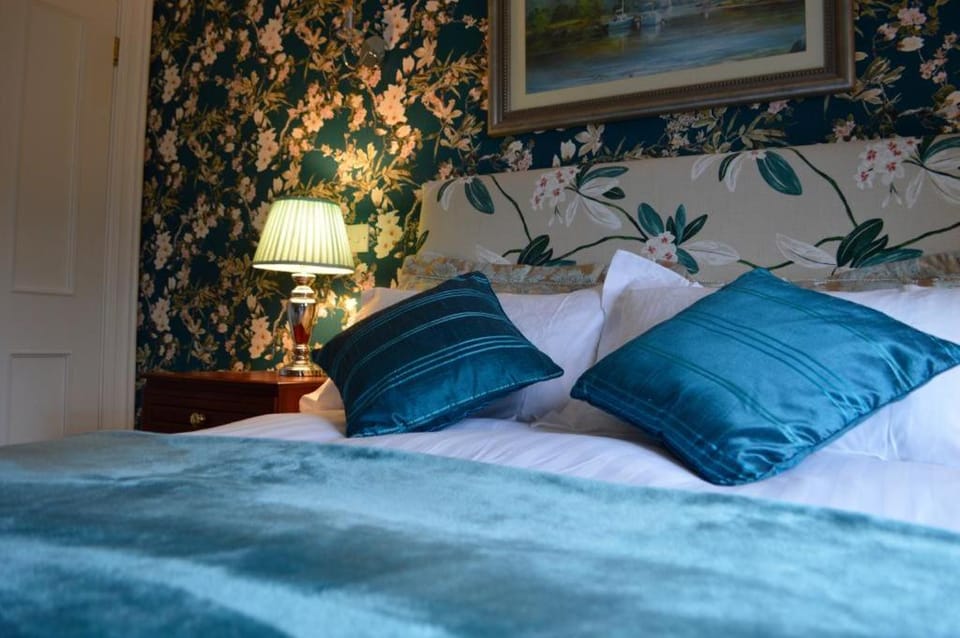 Photo of the whole room, Decorative detail