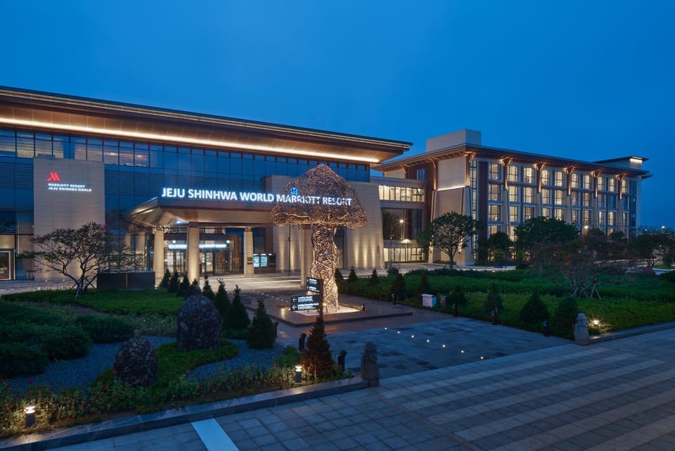 Property building, Facade/entrance, Night