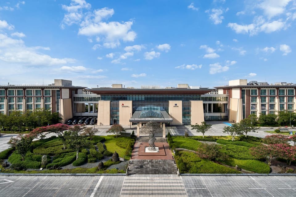 Property building, Facade/entrance, Day