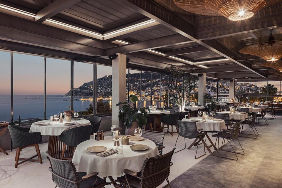 Restaurant/places to eat, Restaurant/places to eat, Banquet/Function facilities, Sea view