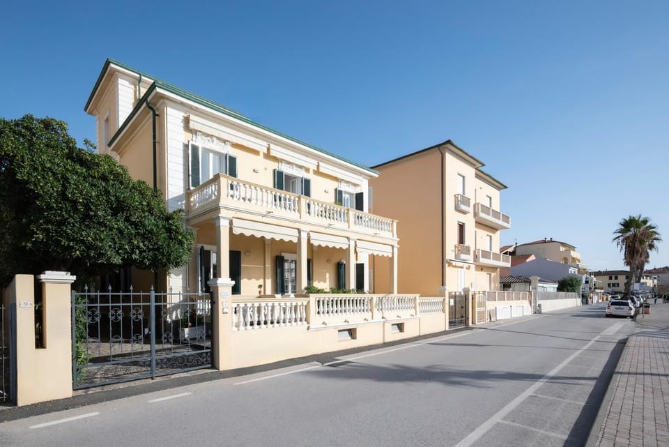 Property building, Street view