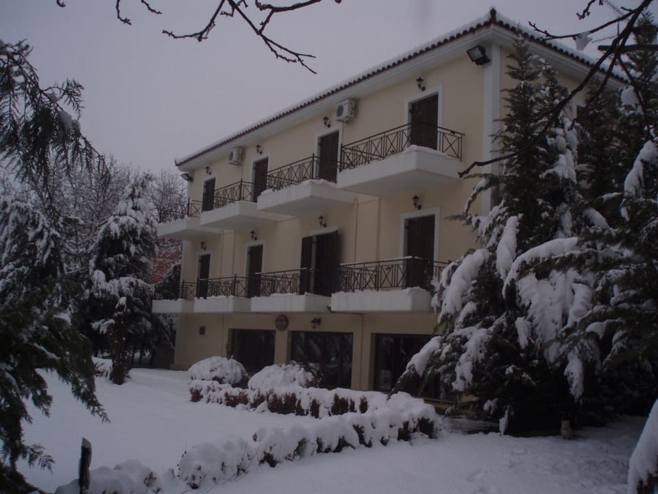 Aroanios Hotel Hotel in Peloponnese Region