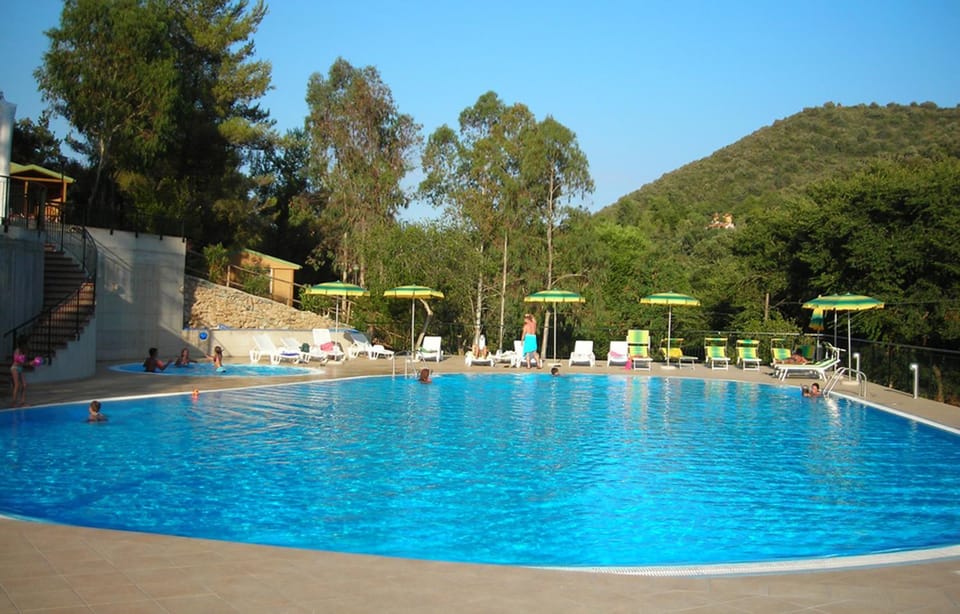 Swimming pool, Swimming pool