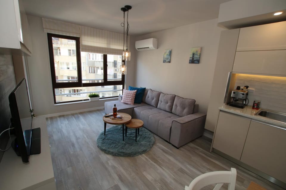 Coffee/tea facilities, Kitchen or kitchenette, Living room, Dining area