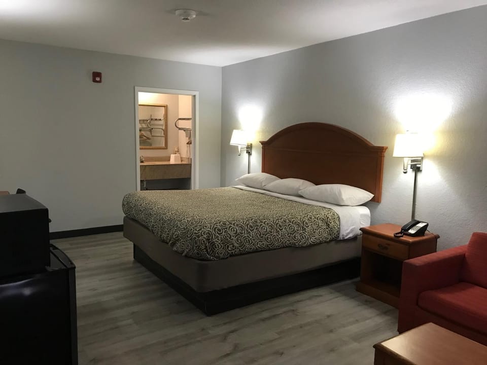 Bed, Photo of the whole room, Bedroom, Pets, Pets, Pets