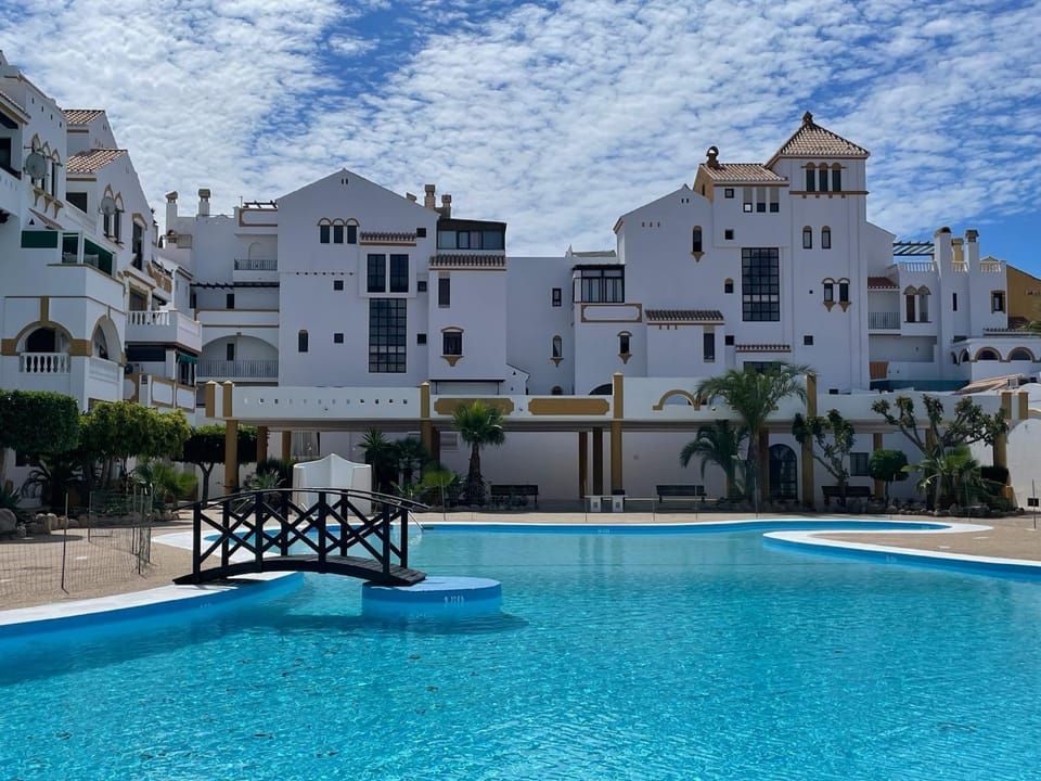 Property building, Day, Garden, Swimming pool