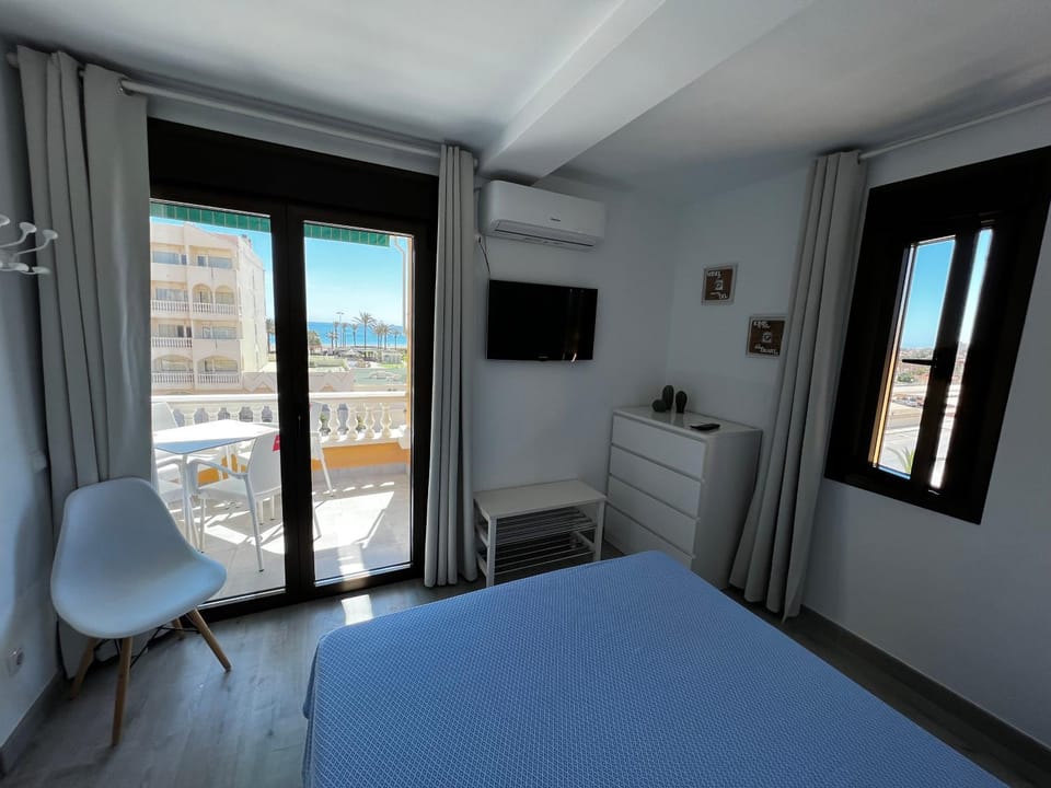 Bed, Natural landscape, TV and multimedia, View (from property/room), Balcony/Terrace, Photo of the whole room, Bedroom, Sea view, hair dresser, air conditioner
