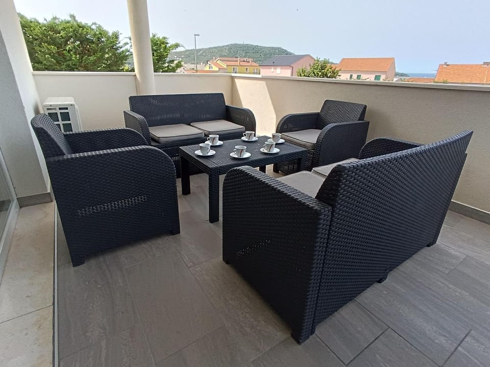 Day, Balcony/Terrace, Seating area