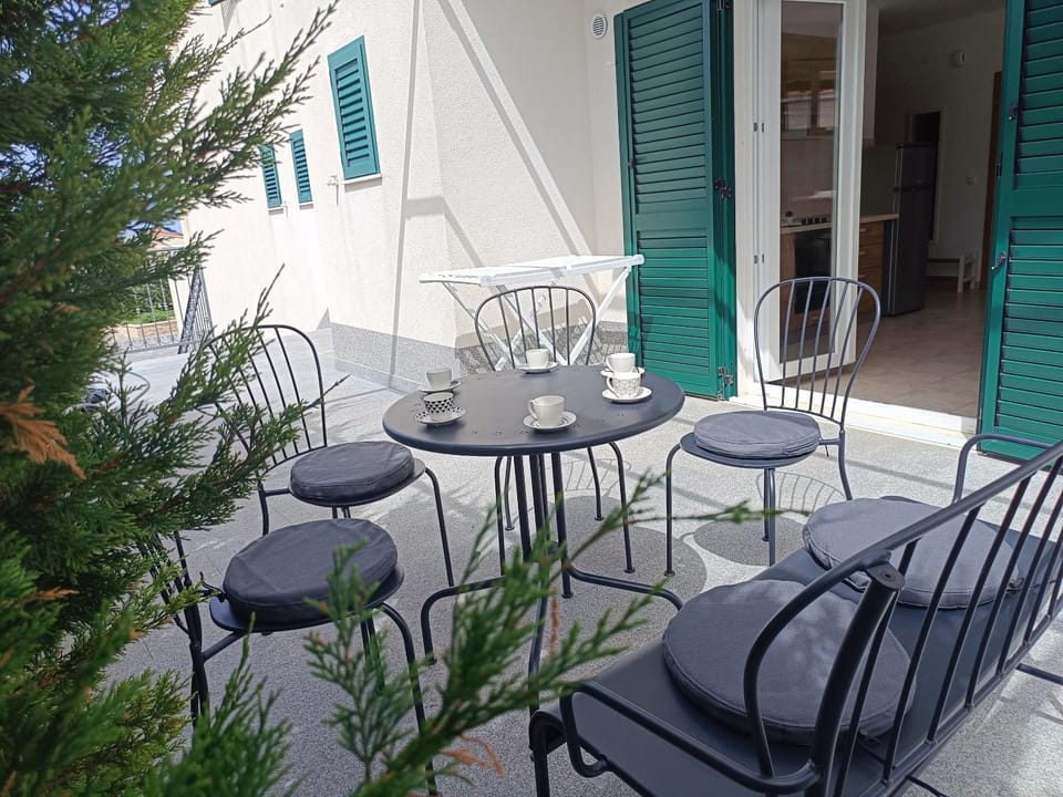Nearby landmark, Restaurant/places to eat, Day, Activities, Bird's eye view, Beach, City view, Entertainment, Location