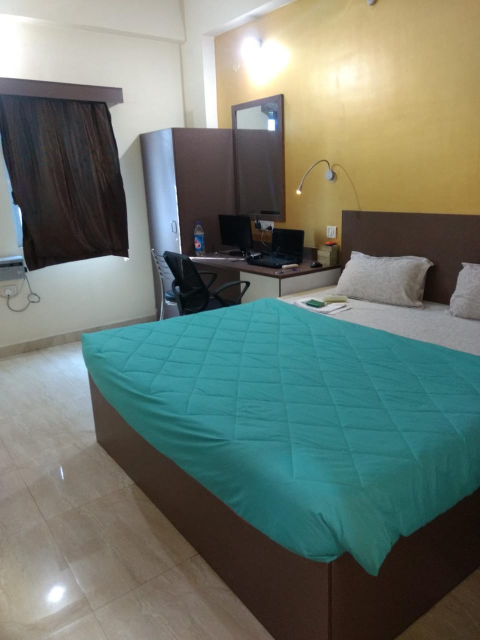 Bed, Photo of the whole room, Decorative detail, Bedroom