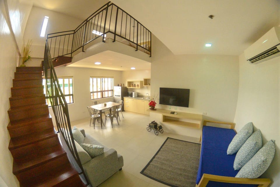TV and multimedia, Living room, Seating area, Dining area