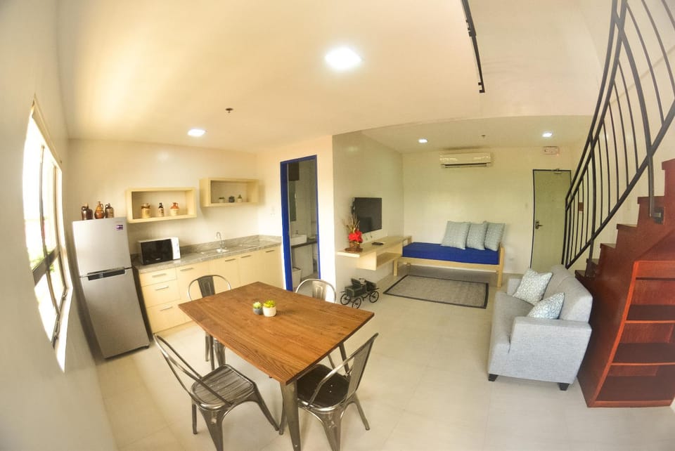 TV and multimedia, Kitchen or kitchenette, Living room, Seating area