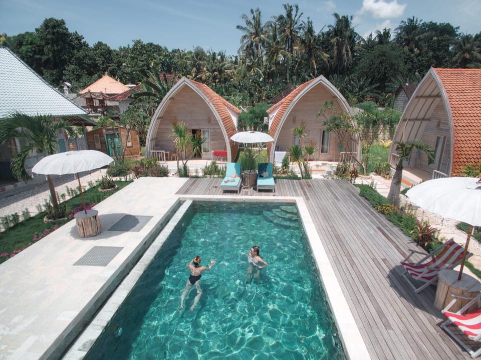 Property building, Day, Pool view, Swimming pool, sunbed