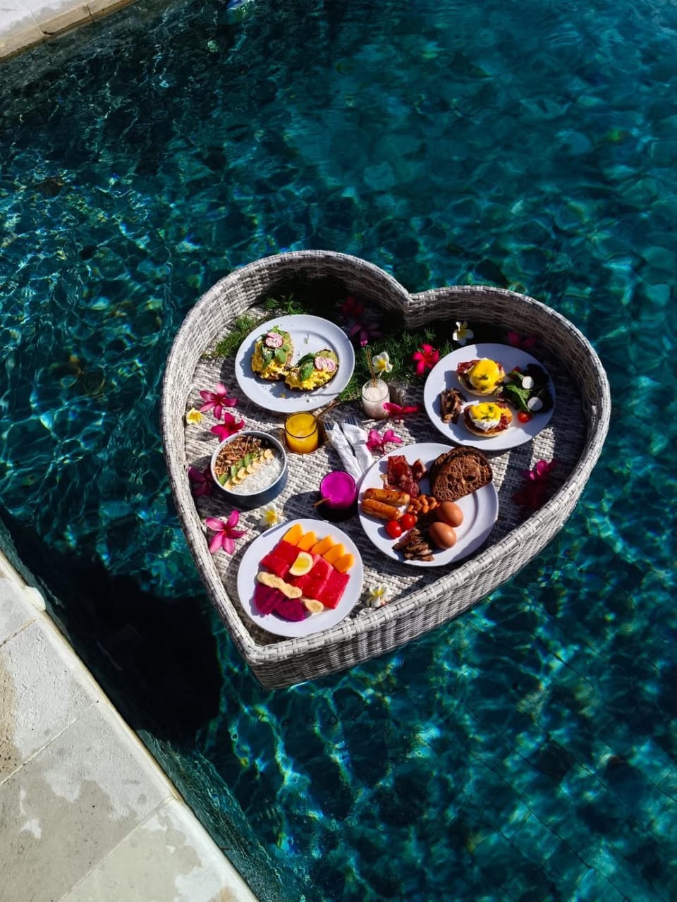 Food and drinks, Pool view, Swimming pool, Breakfast