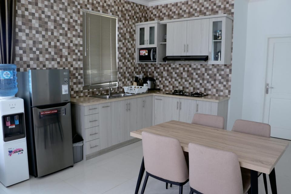 Kitchen or kitchenette, Dining area, minibar, pet friendly, toaster