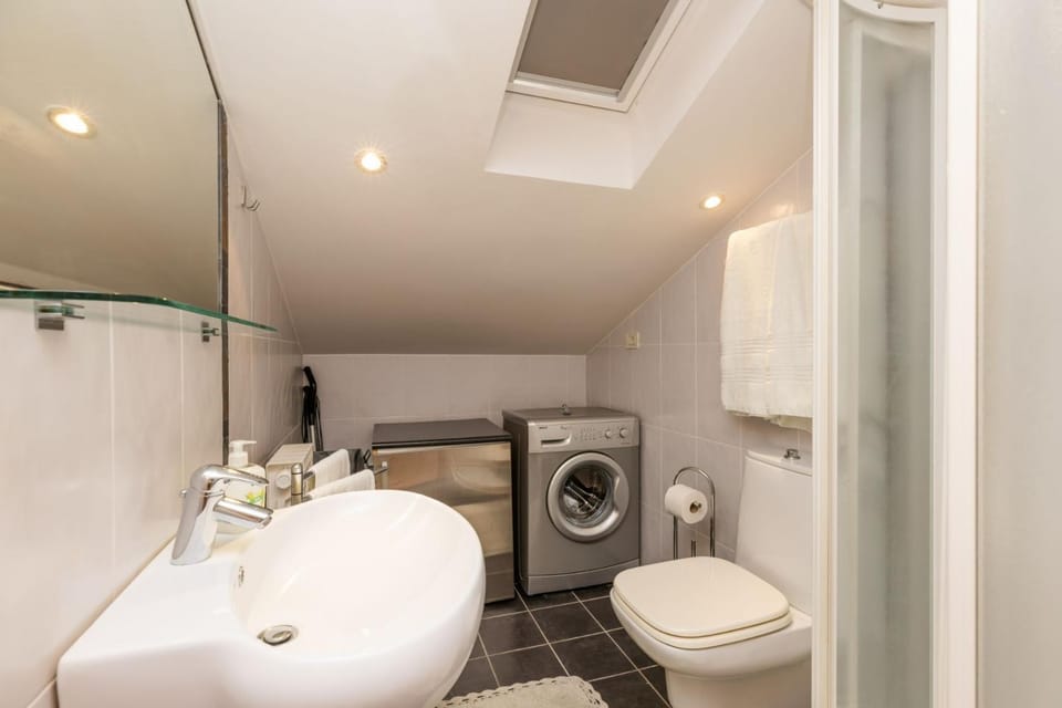 Shower, Bathroom, washing machine, dryer