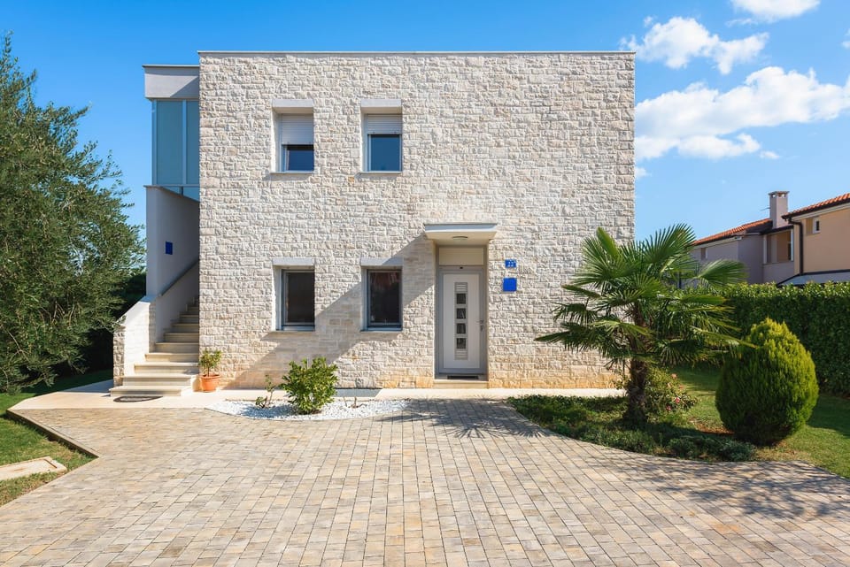 Property building, Day