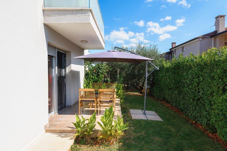 Patio, Day
