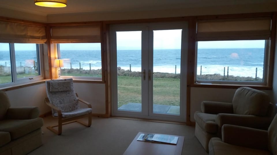 Communal lounge/ TV room, Natural landscape, Landmark view, Sea view