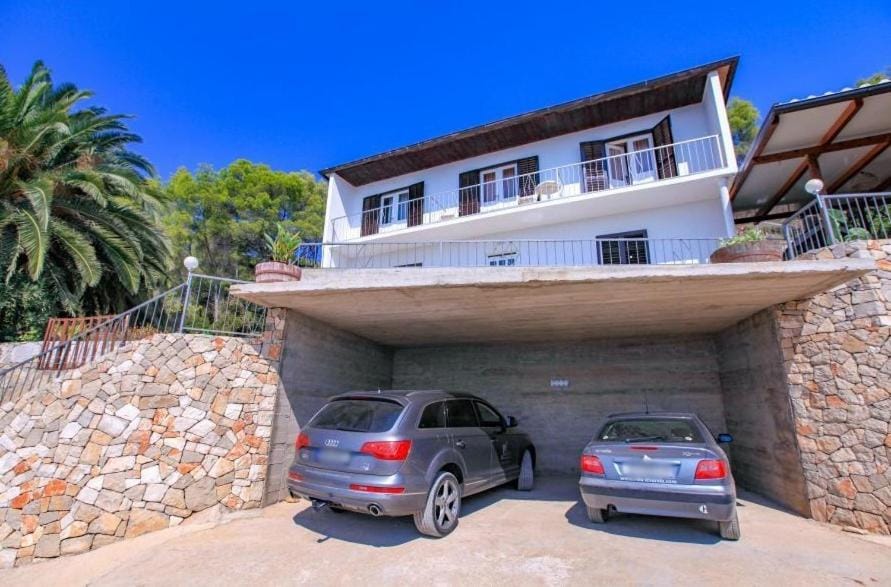 Property building, Parking