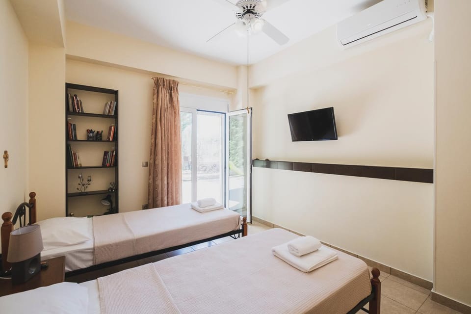 Family Home near Beach Apartment in Crete