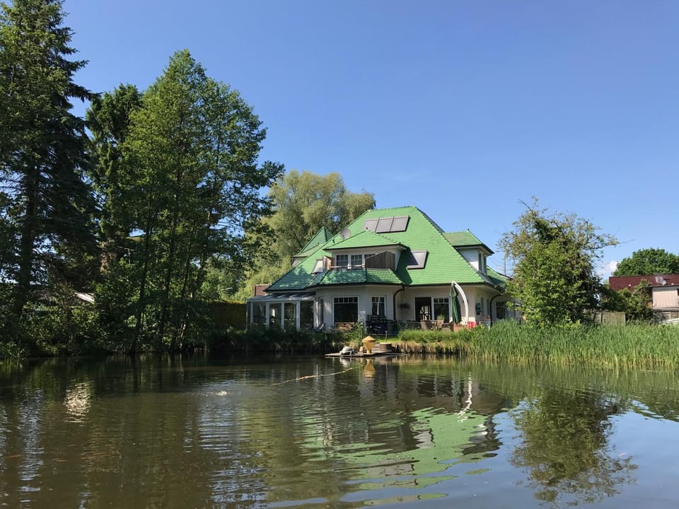 Property building, Neighbourhood, Lake view