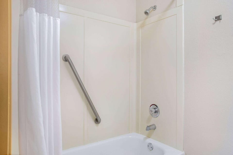 Bathroom, Photo of the whole room, On site