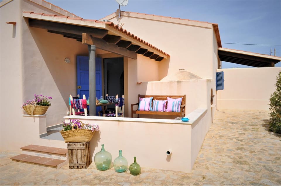 Property building, Patio, Day, Natural landscape