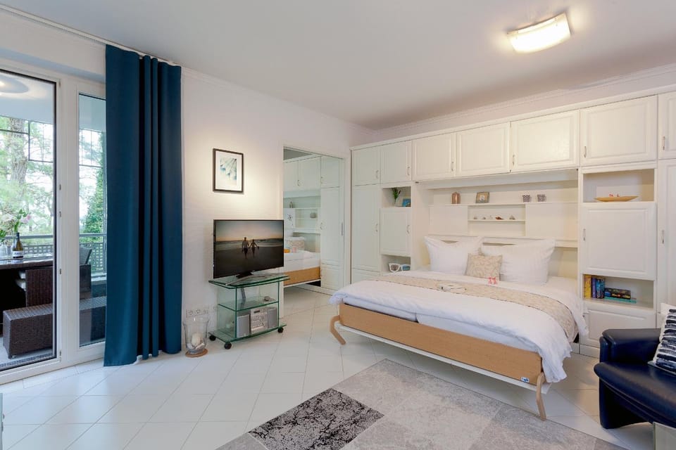 Bed, Living room