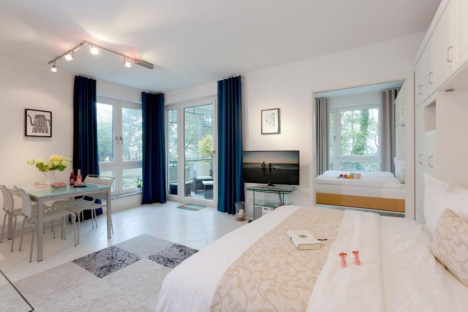 Bed, Living room, Dining area