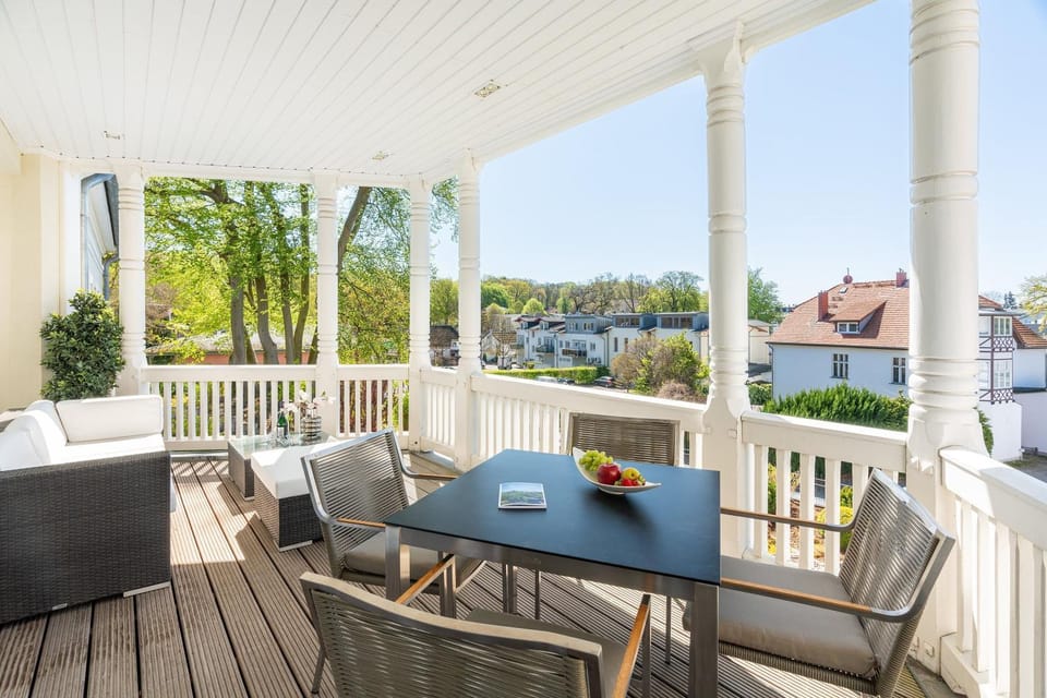 Day, View (from property/room), Balcony/Terrace, Seating area, Dining area