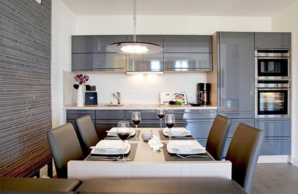 Kitchen or kitchenette, Seating area, Dining area