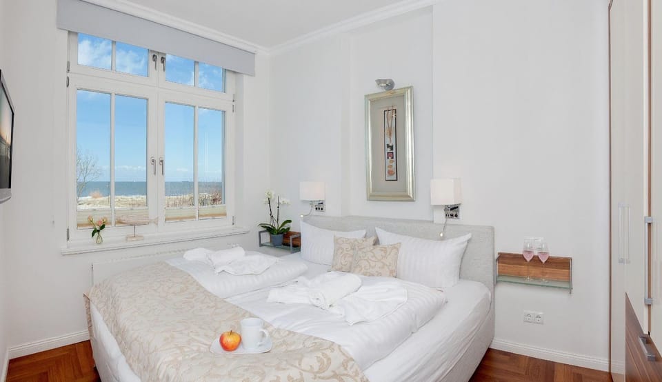 Bed, Bedroom, Sea view